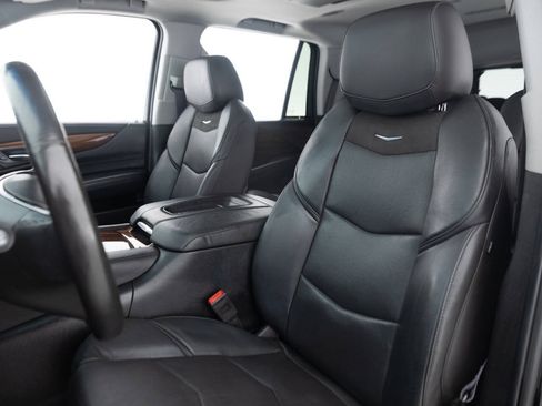 Used 2016 Cadillac Escalade Luxury AWD/4WD image 22