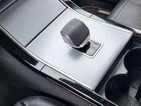 Used 2025 Land Rover Range Rover Velar S image 19