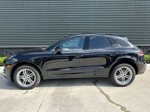 Certified 2025 Porsche Macan image 2
