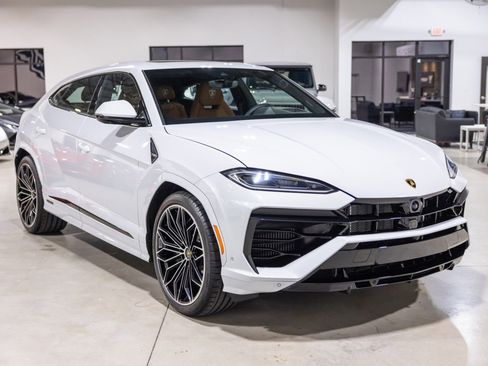 Used 2025 Lamborghini Urus SE image 10