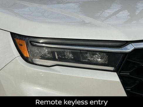 Used 2024 Honda Pilot Touring image 9