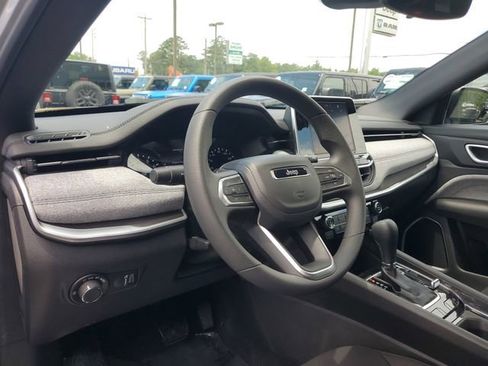 New 2025 Jeep Compass Sport image 19