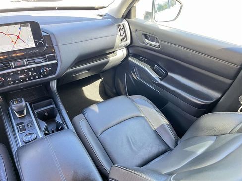 Used 2023 Nissan Pathfinder SL image 29