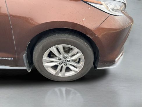 Certified 2021 Toyota Sienna Limited image 13