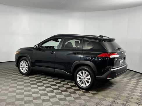 Used 2025 Toyota Corolla Cross LE image 9