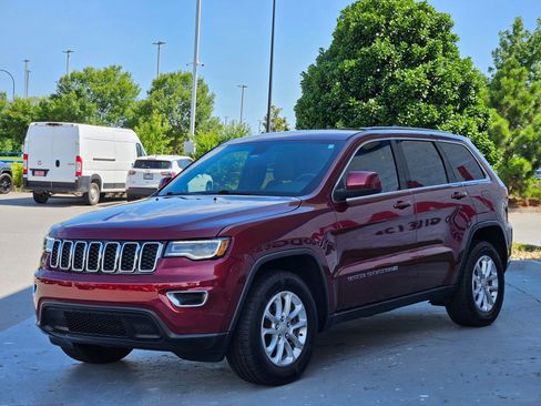 Used 2022 Jeep Grand Cherokee Laredo X AWD/4WD image 3