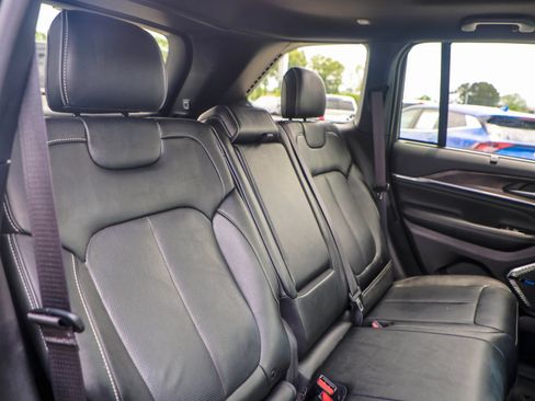 Used 2023 Jeep Grand Cherokee Overland w/ Luxury Tech Group IV AWD/4WD image 8