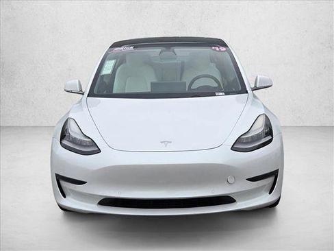 Used 2019 Tesla Model 3 Standard Range Plus image 2
