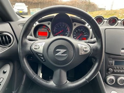 Used 2020 Nissan 370Z w/ Sport Package image 21