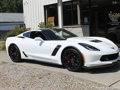 Used 2015 Chevrolet Corvette Z06 w/ 3LZ Preferred Equipment Group RWD image 26