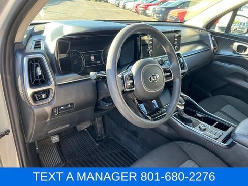 Used 2021 Kia Sorento LX AWD/4WD image 19