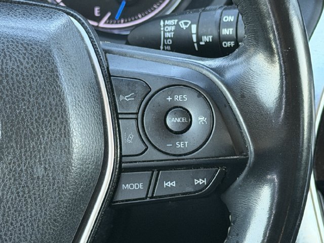 Used 2022 Toyota Venza LE AWD/4WD image 13
