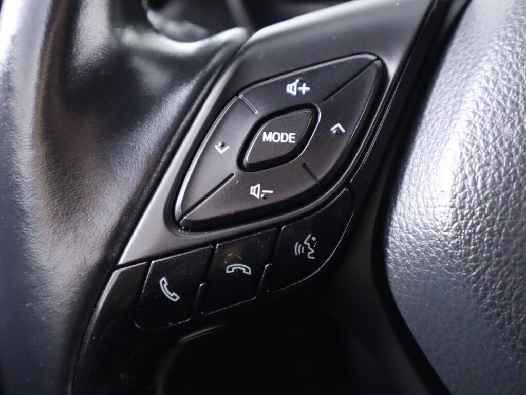 Used 2018 Toyota C-HR XLE FWD image 13