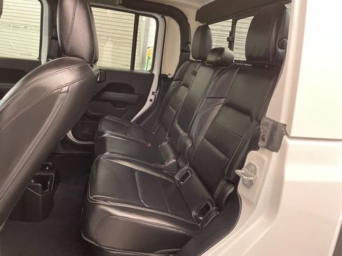 Used 2020 Jeep Gladiator Overland AWD/4WD image 29