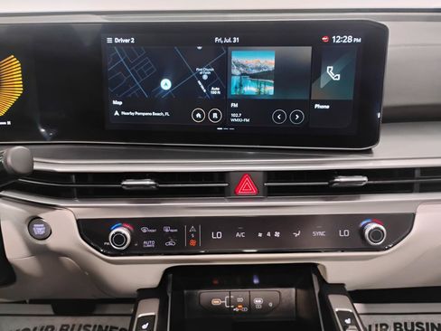 Used 2025 Kia Sorento S w/ Panoramic Sunroof Package FWD image 77