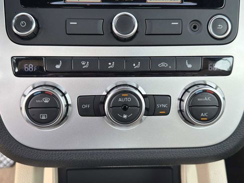 Used 2014 Volkswagen Eos Komfort image 4