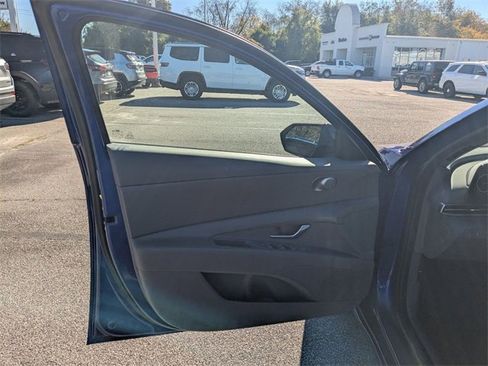 Used 2024 Hyundai Elantra SEL image 11