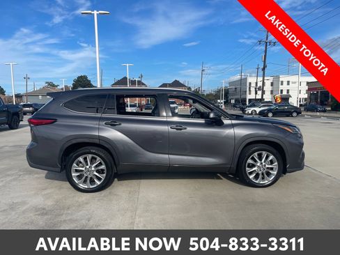 Used 2023 Toyota Highlander Limited FWD image 6