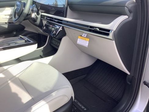 New 2025 Hyundai Tucson Limited image 32