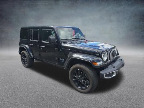 Used 2025 Jeep Wrangler Unlimited Sahara w/ Safety Group AWD/4WD image 2