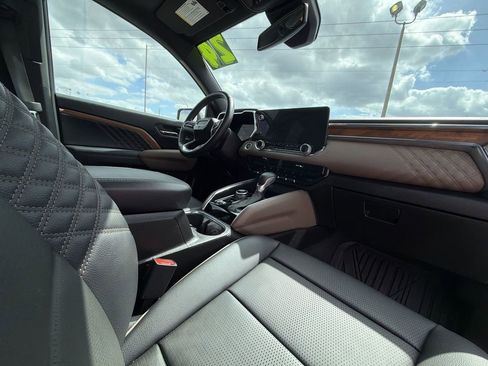 Certified 2024 GMC Canyon Denali image 14