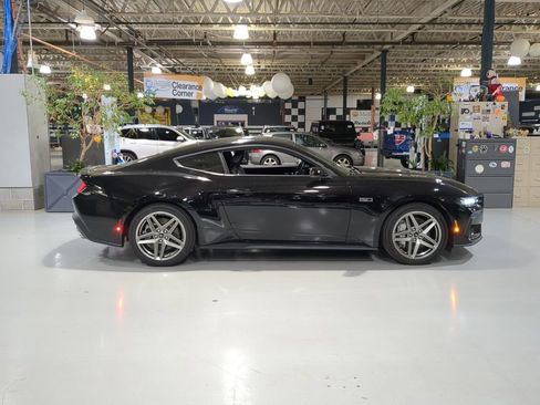 Used 2024 Ford Mustang GT Premium image 7