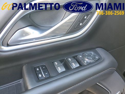 Used 2023 Chevrolet Suburban Premier image 18