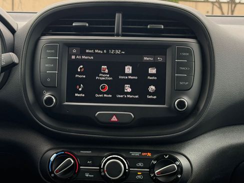 Used 2025 Kia Soul LX w/ LX Technology Package FWD image 17