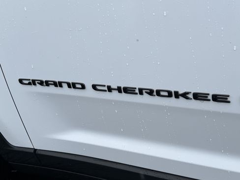 Used 2023 Jeep Grand Cherokee L Laredo AWD/4WD image 9
