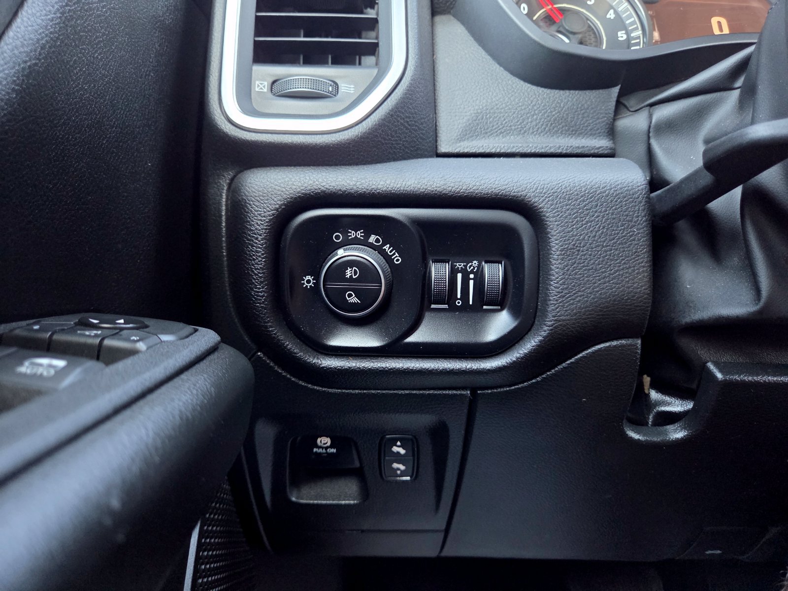 Used 2025 RAM 1500 Big Horn AWD/4WD image 43