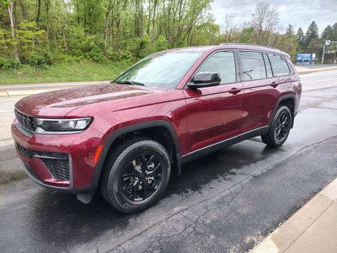 New 2026 Jeep Grand Cherokee L 4WD image 4