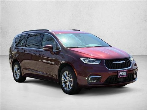 Used 2022 Chrysler Pacifica Touring-L image 3