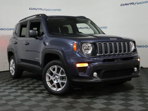 Used 2023 Jeep Renegade Latitude w/ Premium Group AWD/4WD image 2