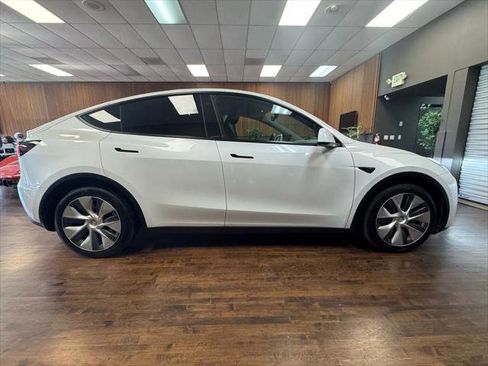 Used 2020 Tesla Model Y Long Range image 6