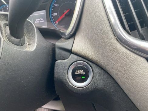 Used 2018 Chevrolet Equinox LS FWD image 23