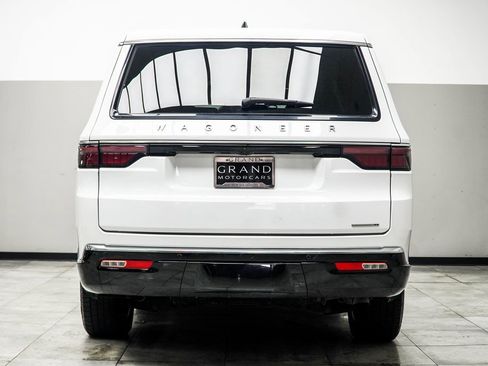 Used 2024 Jeep Wagoneer L Series II w/ Flexible Seating Group image 11