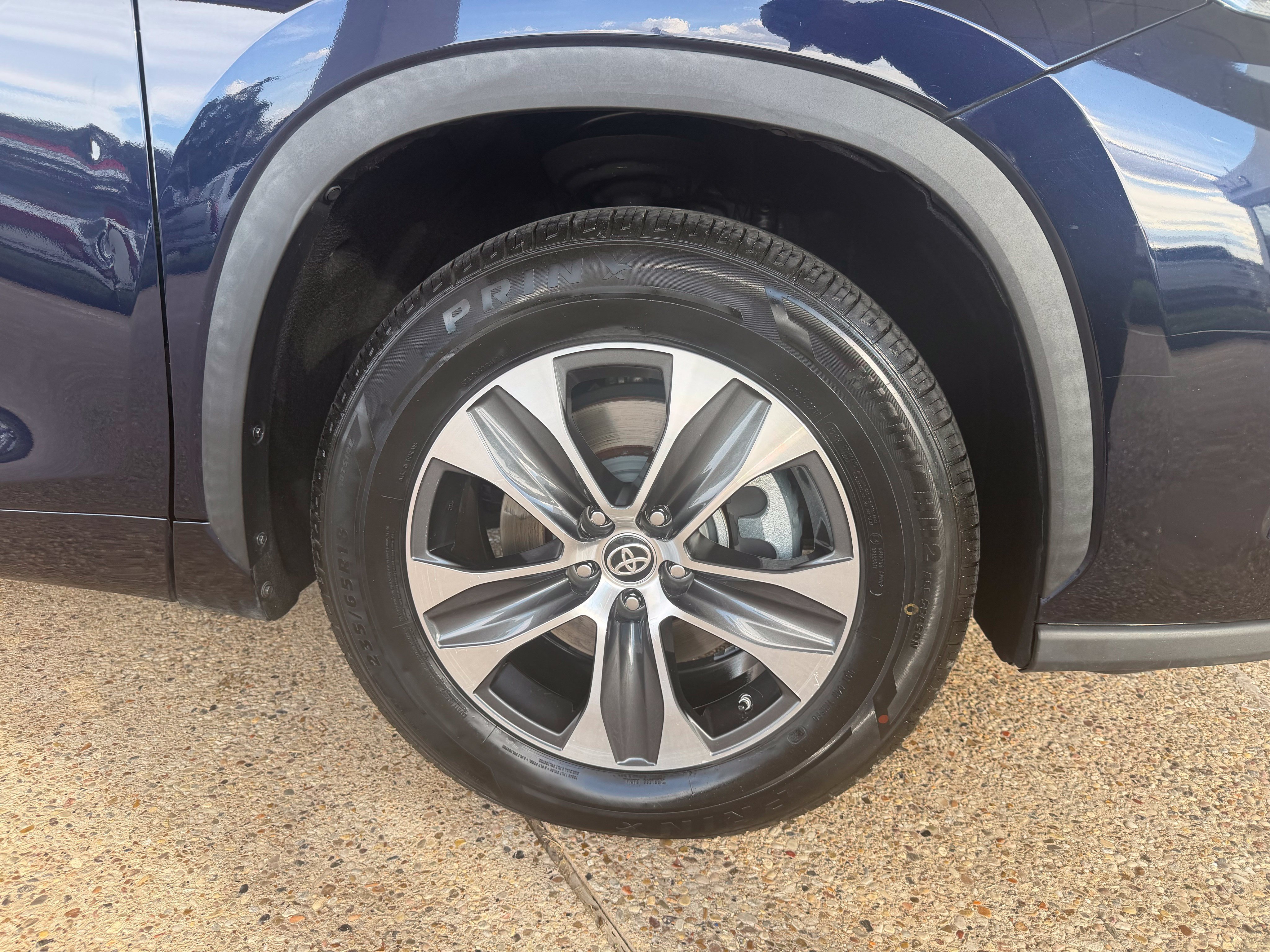 Used 2020 Toyota Highlander XLE FWD image 11
