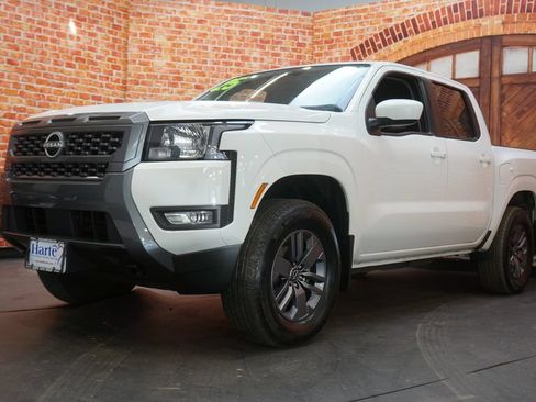Used 2025 Nissan Frontier SV w/ SV Convenience Package AWD/4WD image 3