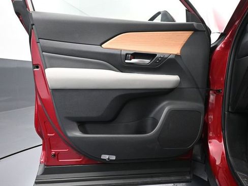 Used 2024 Toyota Grand Highlander Platinum image 18