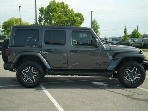 New 2026 Jeep Wrangler Unlimited Sahara AWD/4WD image 8