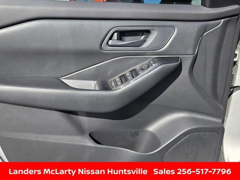 Used 2025 Nissan Rogue S image 20