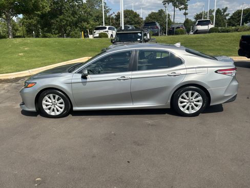 Used 2020 Toyota Camry LE FWD image 7