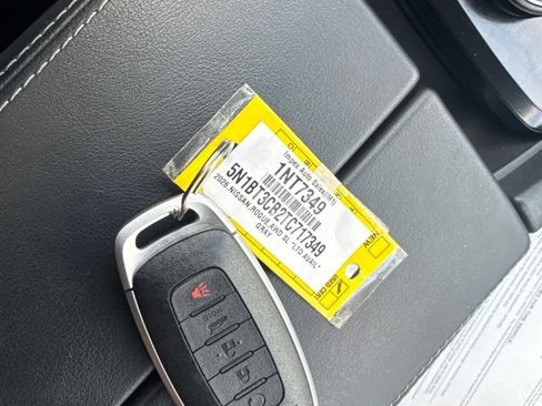 Used 2026 Nissan Rogue SL AWD/4WD image 5