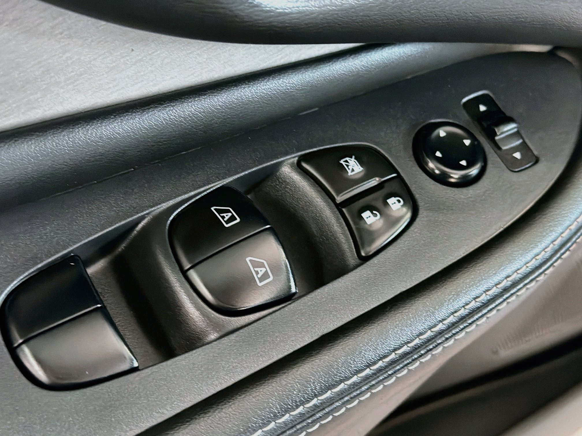 Used 2024 Nissan Murano SV w/ SV Midnight Edition Package AWD/4WD image 15