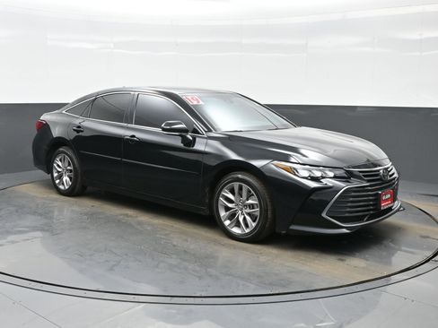 Used 2019 Toyota Avalon XLE image 8