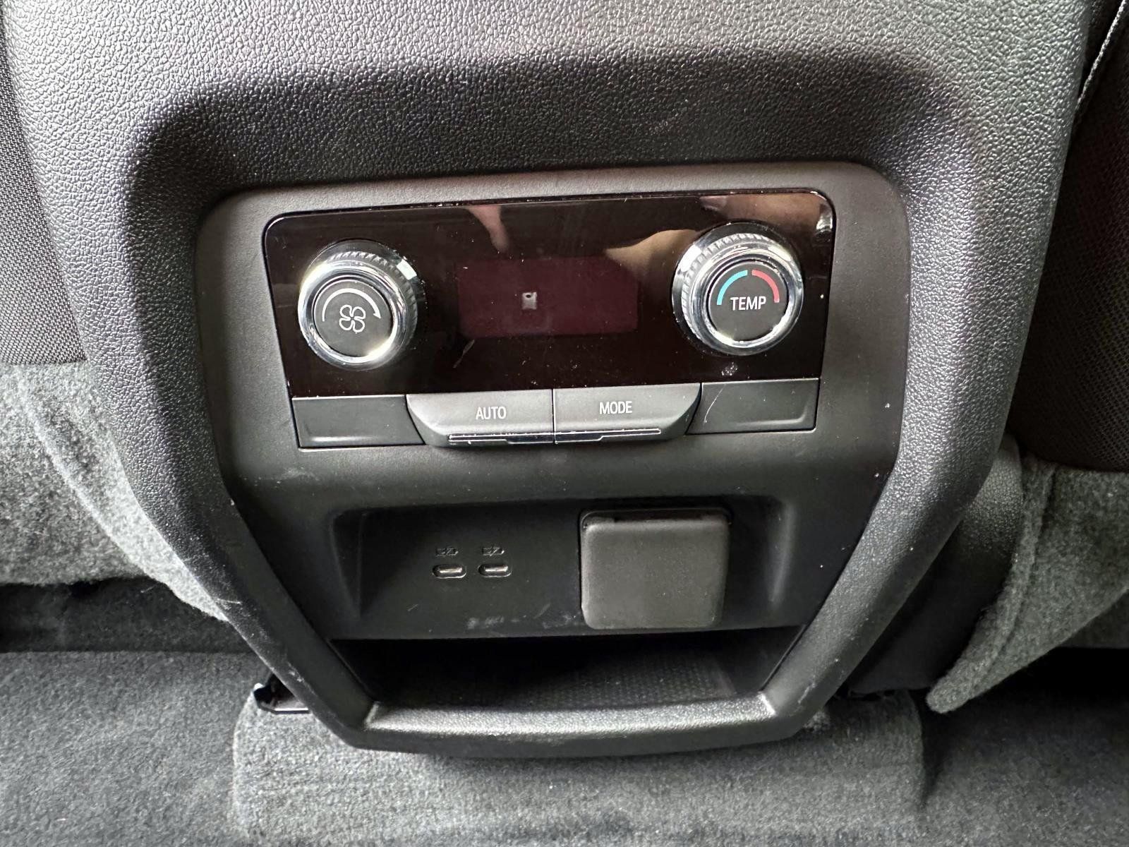 Used 2024 Chevrolet Traverse LT FWD image 14