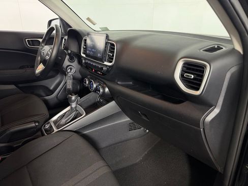 Used 2022 Hyundai Venue SEL FWD image 29