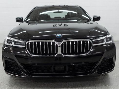 Used 2023 BMW 530e xDrive w/ Executive Package image 3