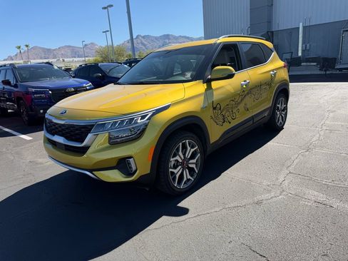 Used 2021 Kia Seltos SX w/ SX Sunroof Package AWD/4WD image 3