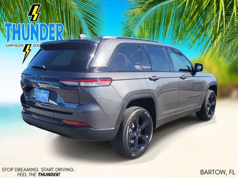 New 2025 Jeep Grand Cherokee Altitude image 4